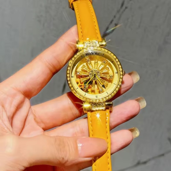 Luxury Gold Crystal Women’s Watch • Sparkling Dial • Elegant Fashion Accessory - Picture 7 of 14